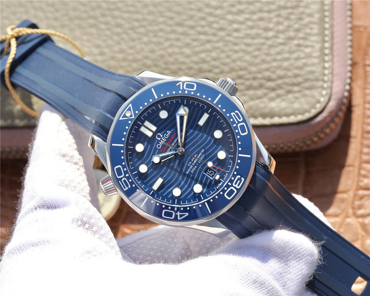 欧米茄海马系列210.32.42.20.03.001腕表 (蓝面胶带)