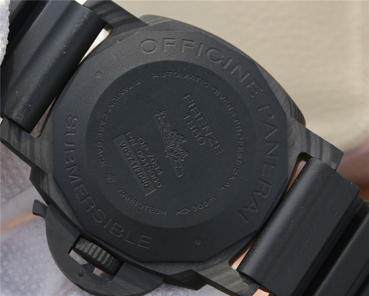 沛纳海SUBMERSIBLE 潜行系列PAM01616腕表
