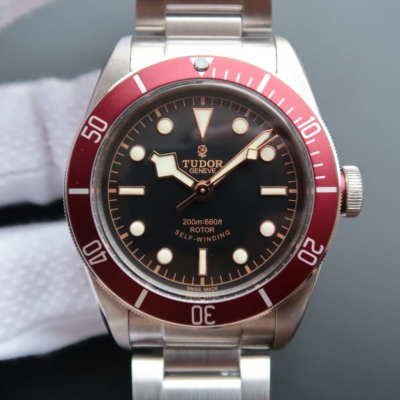 帝舵碧湾系列79220R 不锈钢表带腕表(小红花)
