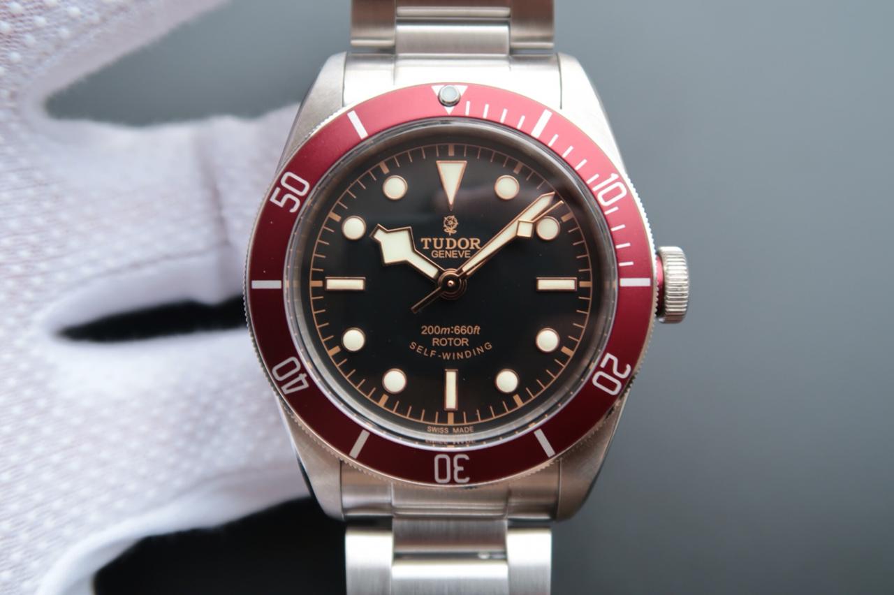 帝舵碧湾系列79220R 不锈钢表带腕表(小红花)