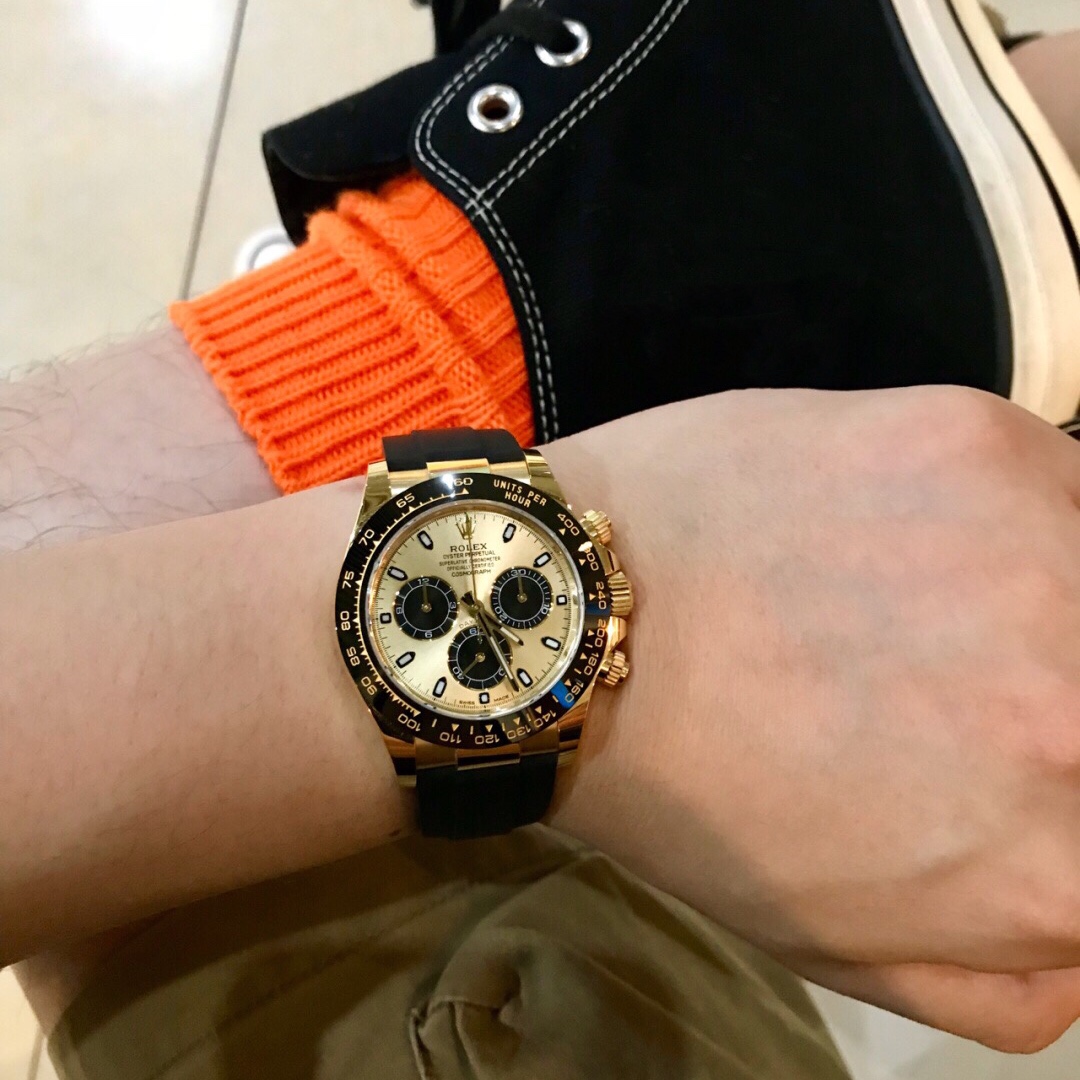 迪通拿金与黑的碰撞，余文乐同款劳力士黄金胶带迪通拿116518 
