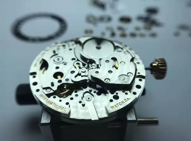 30万的万年历手表很厉害吗？抱歉，没用的功能太多