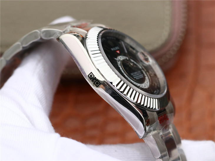 劳力士纵航者型系列326939黑盘腕表