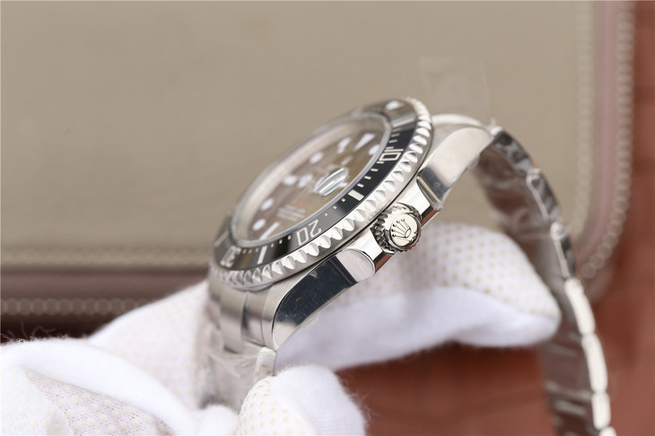 劳力士海使型系列m126600-0001腕表