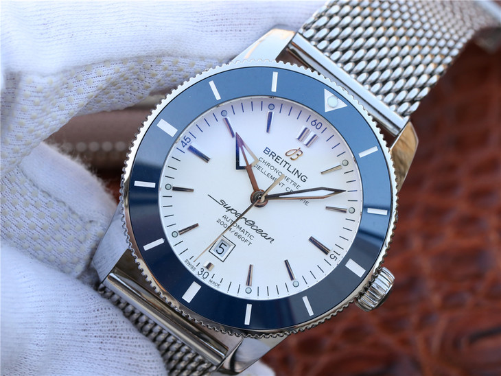 百年灵超级海洋文化系列AB201016.G827.154A腕表