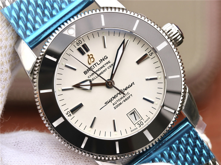 百年灵超级海洋文化系列AB201012.G827.154A腕表