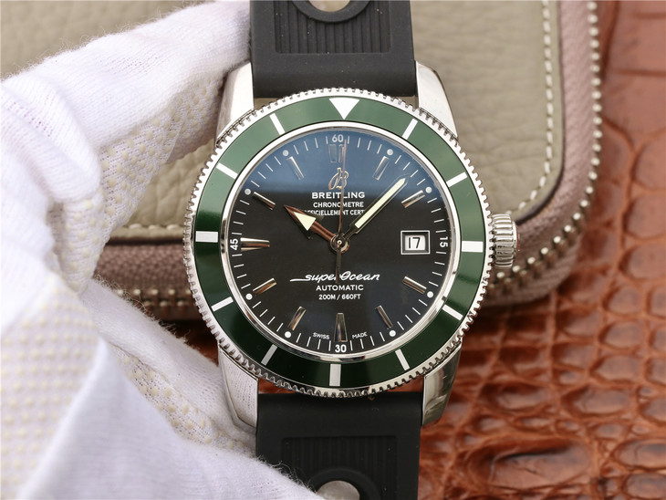 百年灵超级海洋文化系列A1732136.BA61(Ocean Racer海洋竞赛橡胶表带)腕表