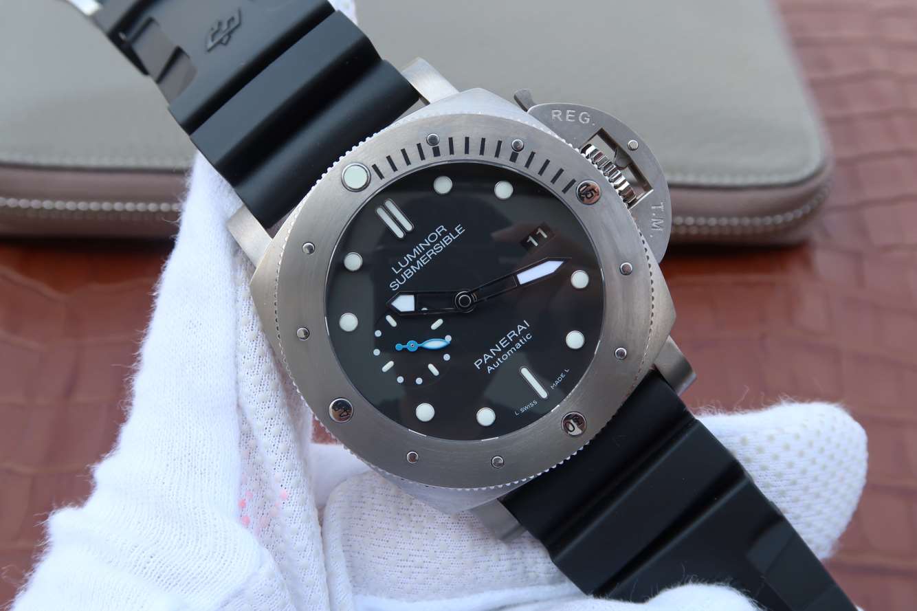 沛纳海SUBMERSIBLE 潜行系列PAM01305腕表