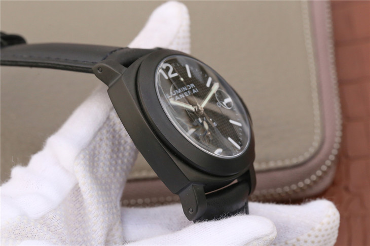 沛纳海特别版腕表系列PAM 00028腕表 (黑色PVD镀层精钢)
