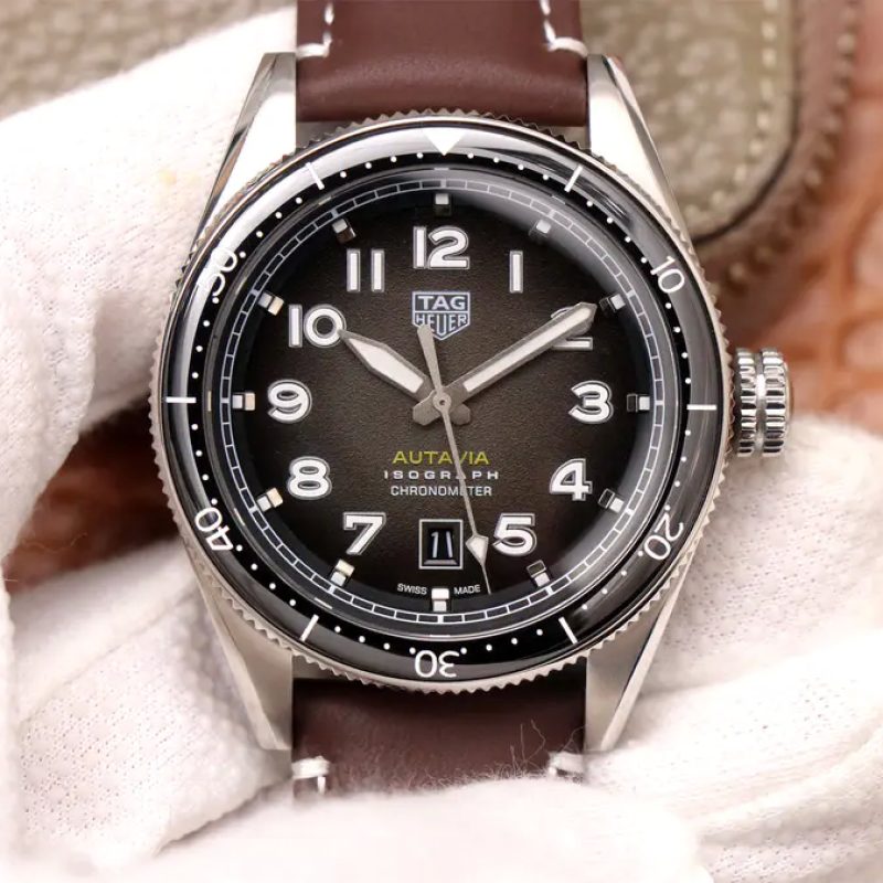 泰格豪雅TAG HEUER AUTAVIA系列WBE5114.FC8266腕表