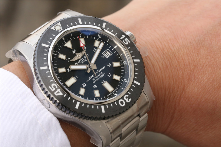 百年灵超级海洋系列Y17393101B1A1腕表
