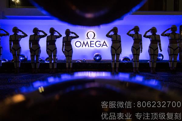 欧米茄之家上演 “太空鸡尾酒会”