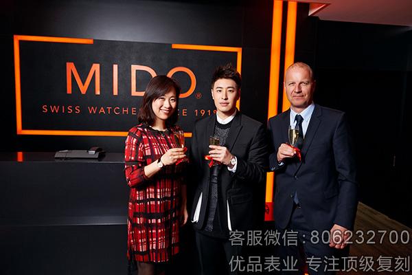 潘玮柏亲临美度展厅，见证典藏再现，续写轻薄传奇