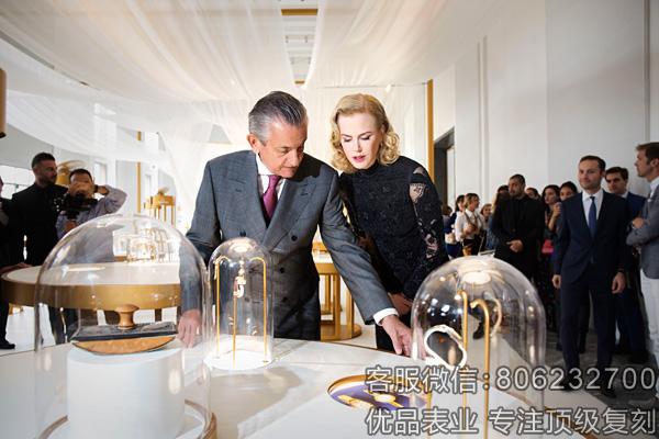 妮可·基德曼优雅揭幕欧米茄“她的时光”展览