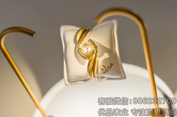 妮可·基德曼优雅揭幕欧米茄“她的时光”展览