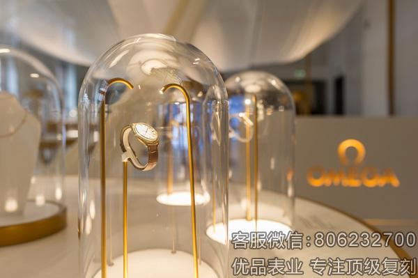 妮可·基德曼优雅揭幕欧米茄“她的时光”展览