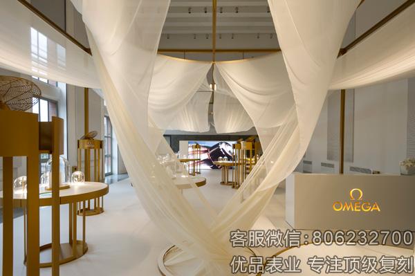 妮可·基德曼优雅揭幕欧米茄“她的时光”展览