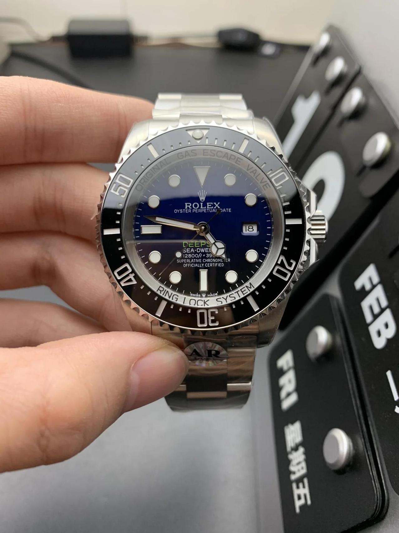 劳力士海使型系列m126660-0002渐变鬼王腕表